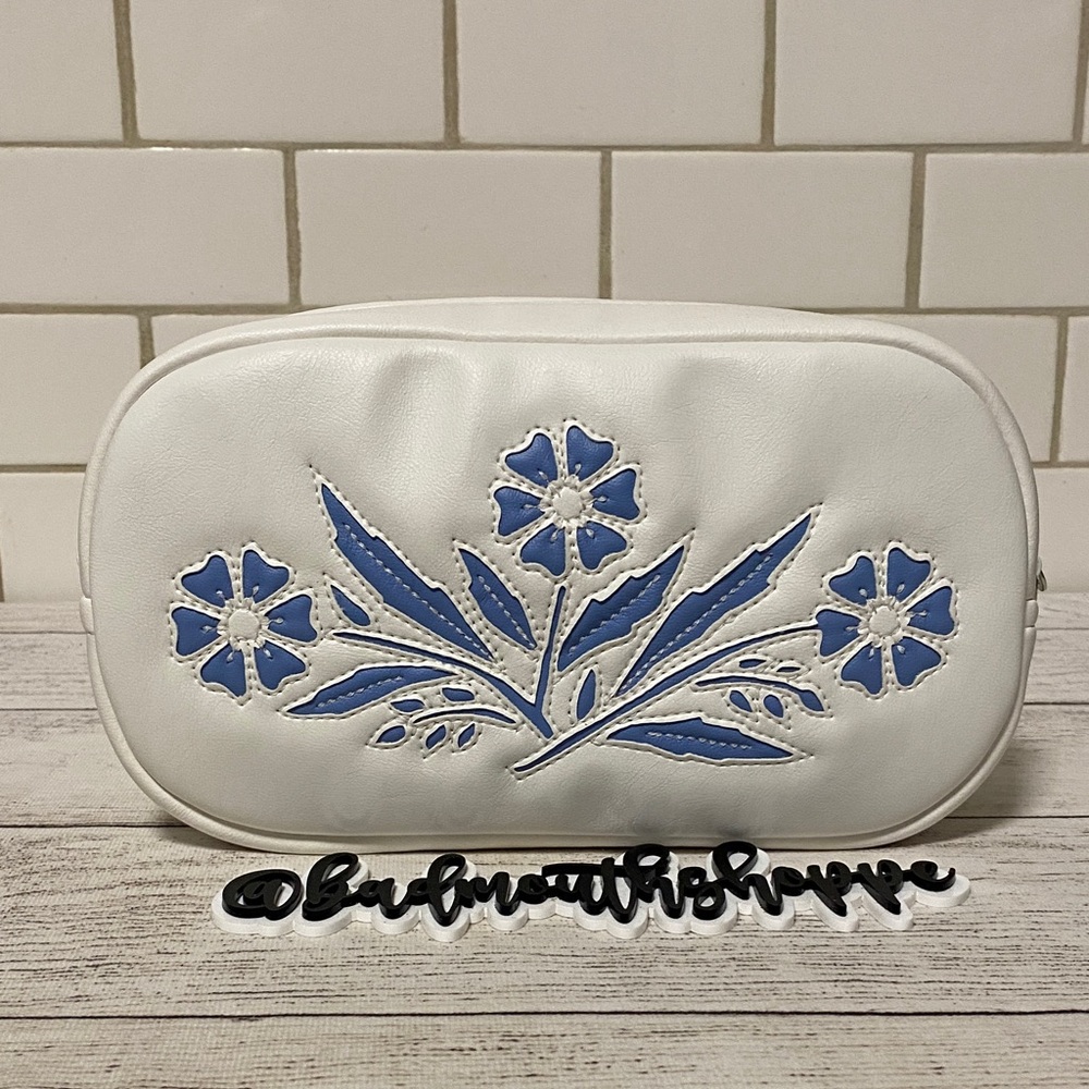 *Crosswind Creates Vintage Pyrex Blue Cornflower Pattern Handmade Crossbody Bag